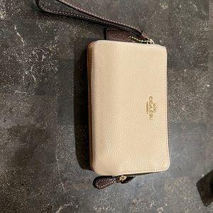 Coach Double Corner Zip Wallet w/wristlet
